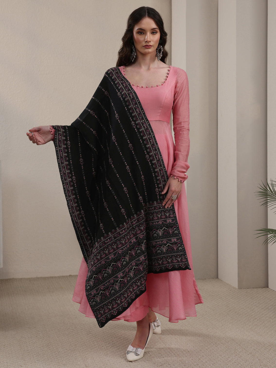 Mameraa Black Ethnic Knitted Acrylic Shawl