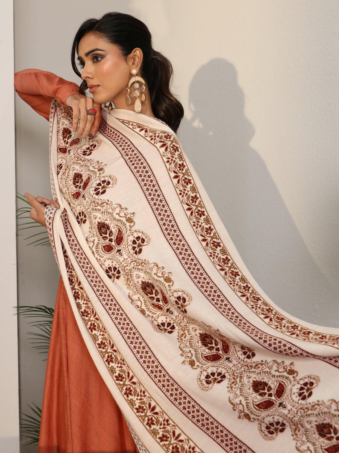 Mameraa White Floral Knitted Acrylic Wrap Shawl