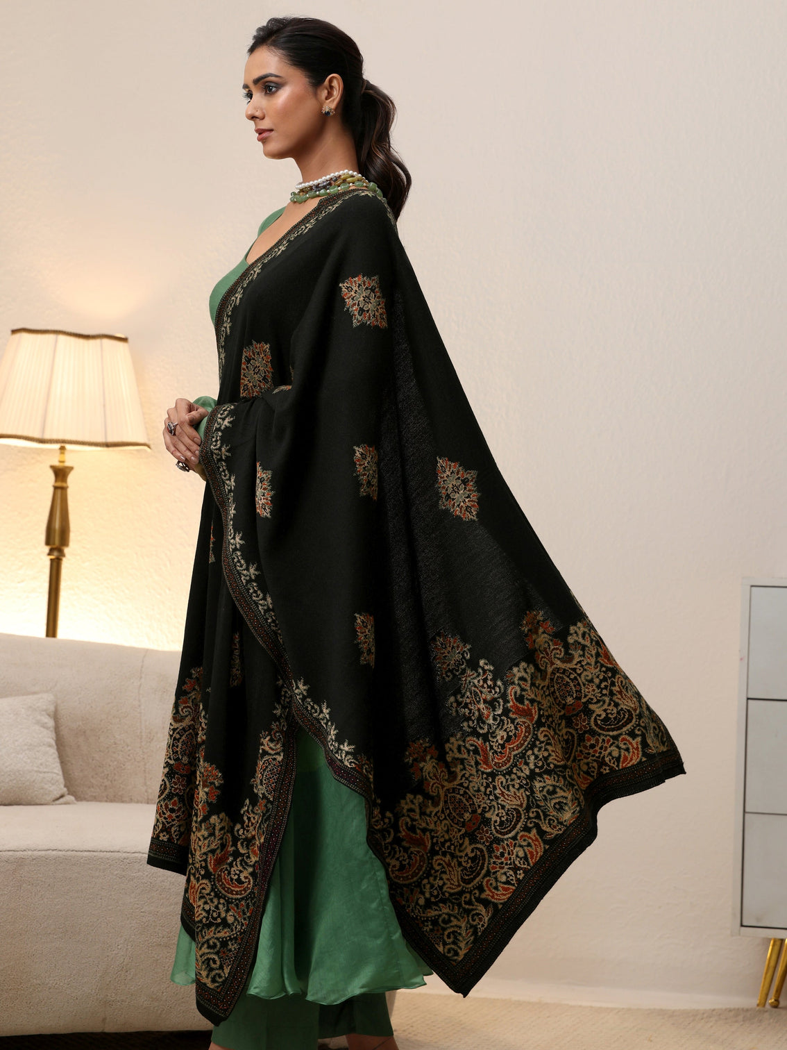 Mameraa Black Knitted Knitted Acrylic Shawl