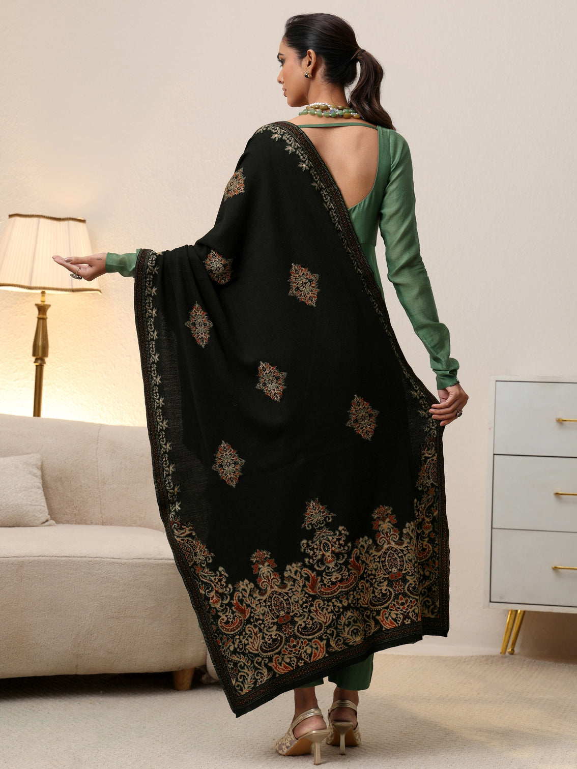 Mameraa Black Knitted Knitted Acrylic Shawl