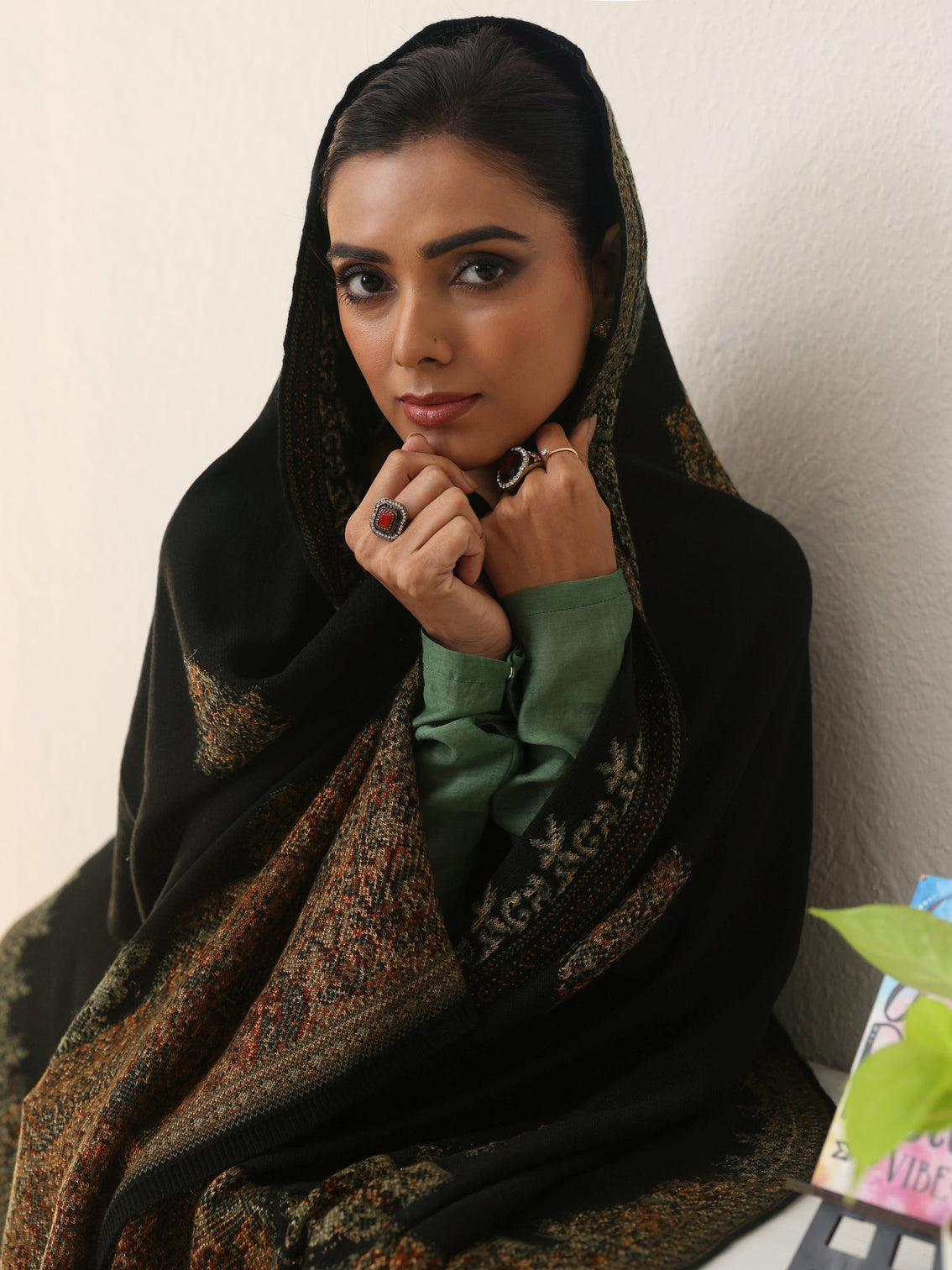 Mameraa Black Knitted Knitted Acrylic Shawl
