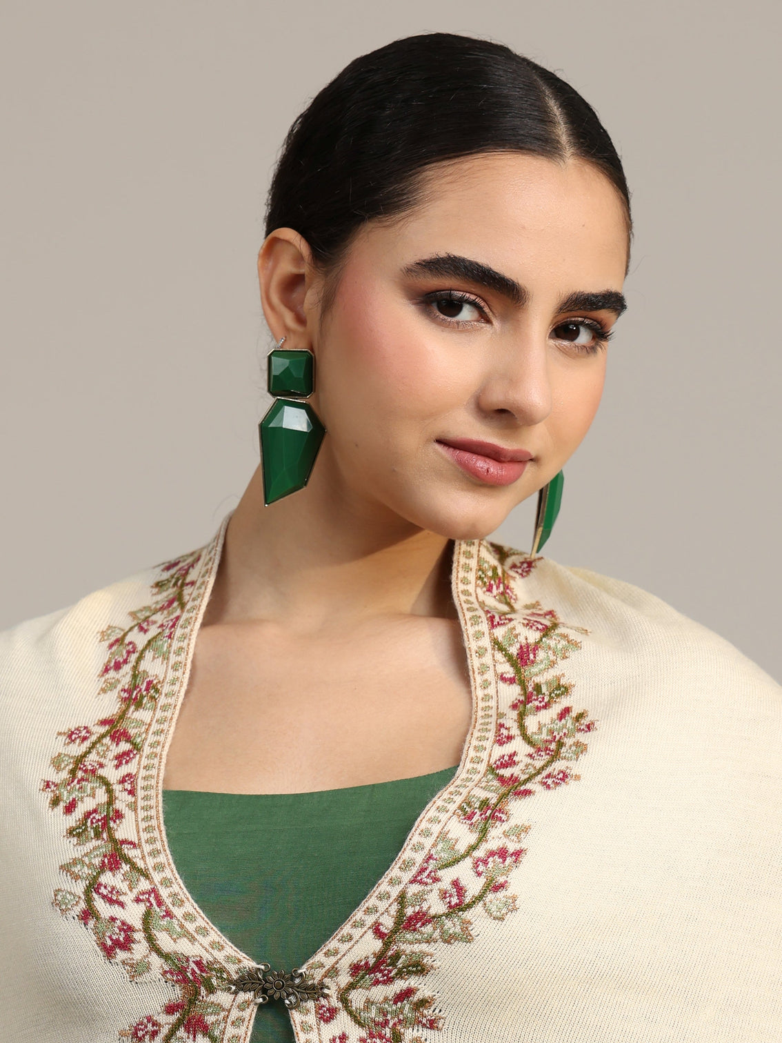 Mameraa White Ethnic Knitted Acrylic Wrap Shawl