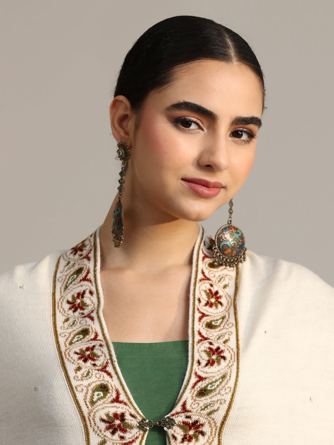 Mameraa White Floral Knitted Acrylic Wrap Shawl
