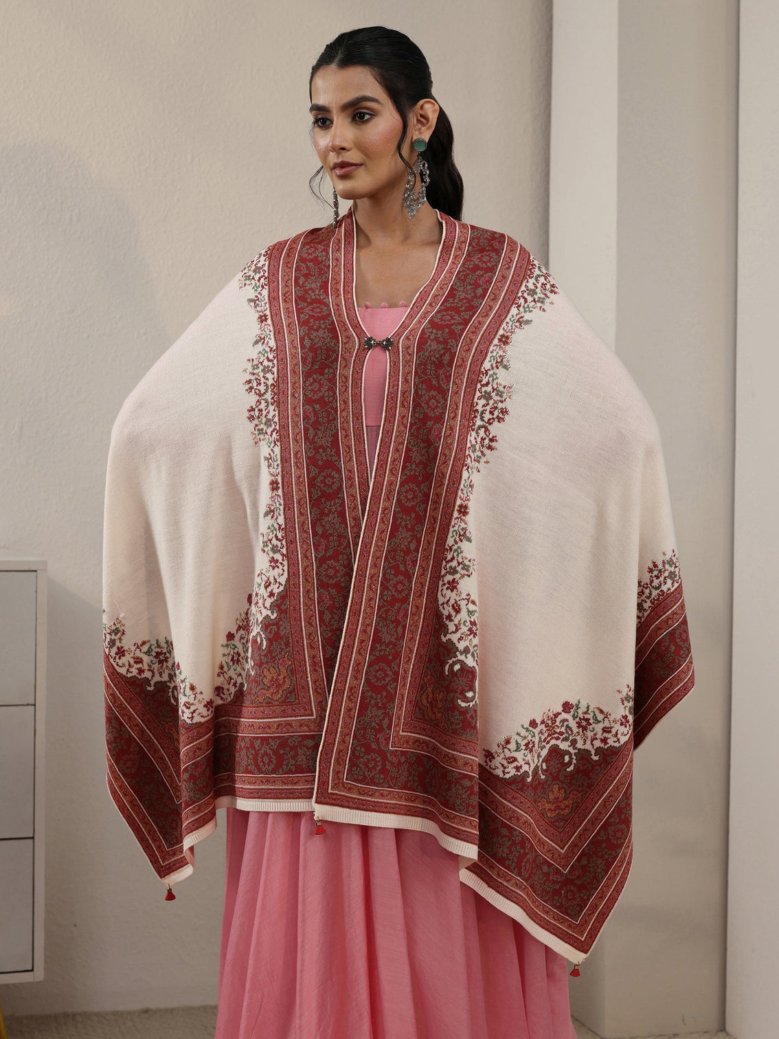 Mameraa White Ethnic Knitted Acrylic Wrap Shawl