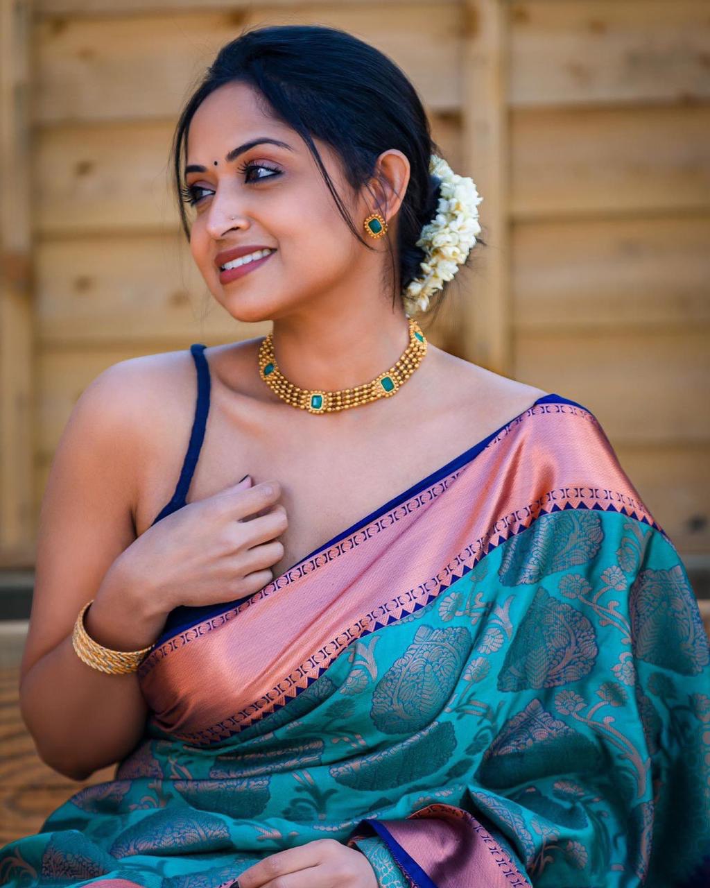 Lassitude Rama Soft Silk Saree With Unequalled Blouse Piece