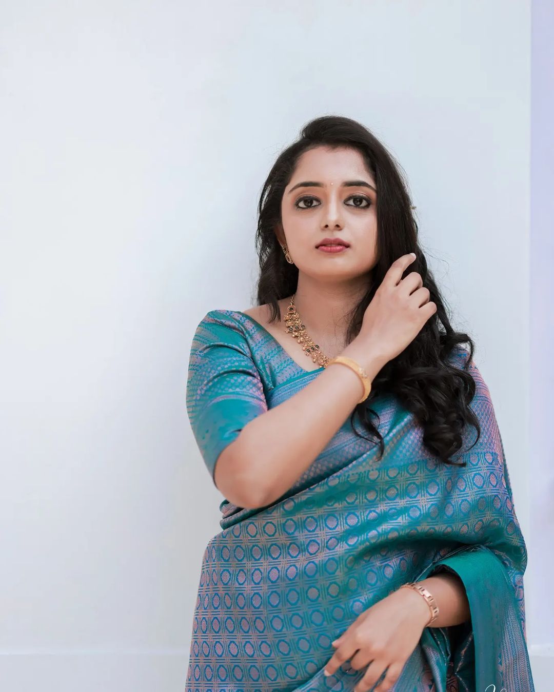Snazzy Firozi Soft Banarasi Silk Saree with Glittering Blouse Piece