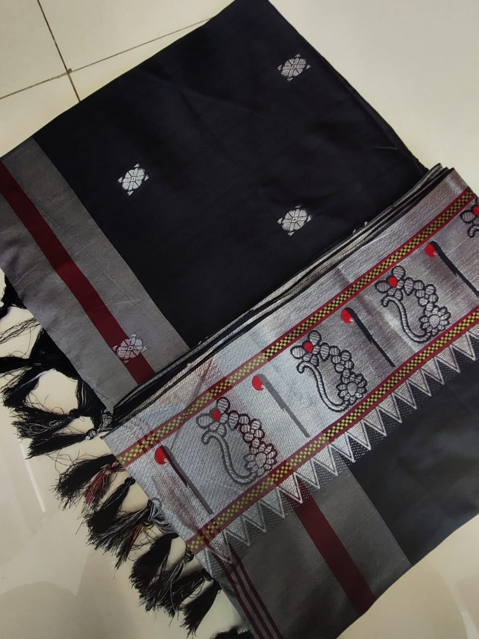 Super Black Paithani Silk Saree With Flattering Blouse Piece