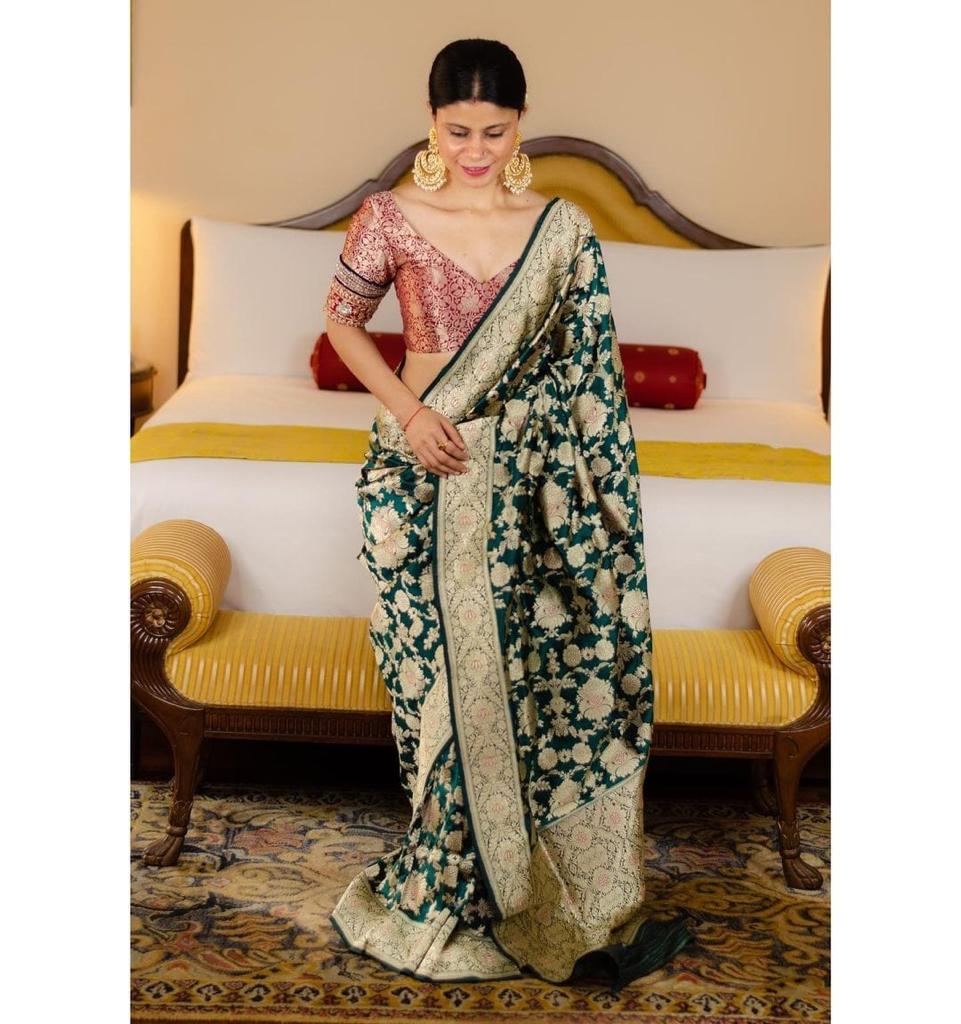 Inspiring Green Soft Banarasi Silk Saree With Classic Blouse Piece