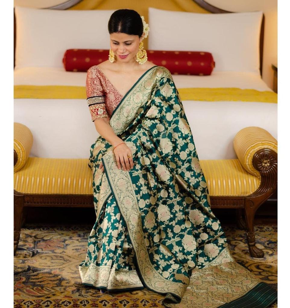 Inspiring Green Soft Banarasi Silk Saree With Classic Blouse Piece