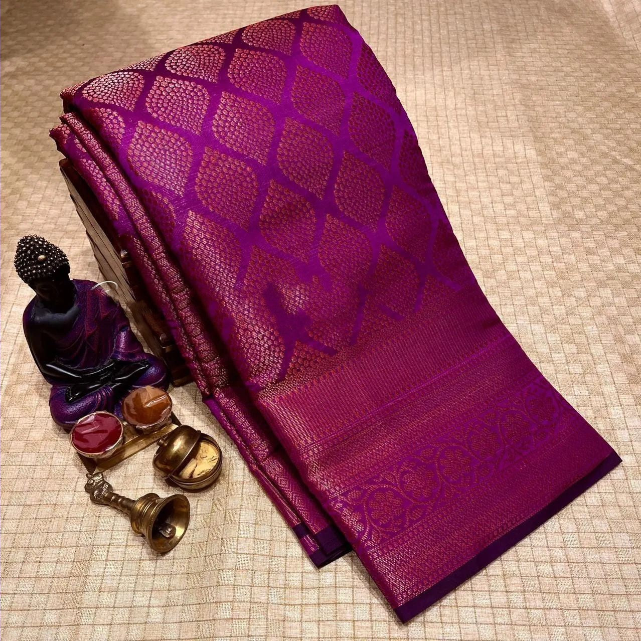 Incomparable Purple Soft Silk Saree With Splendiferous Blouse Piece