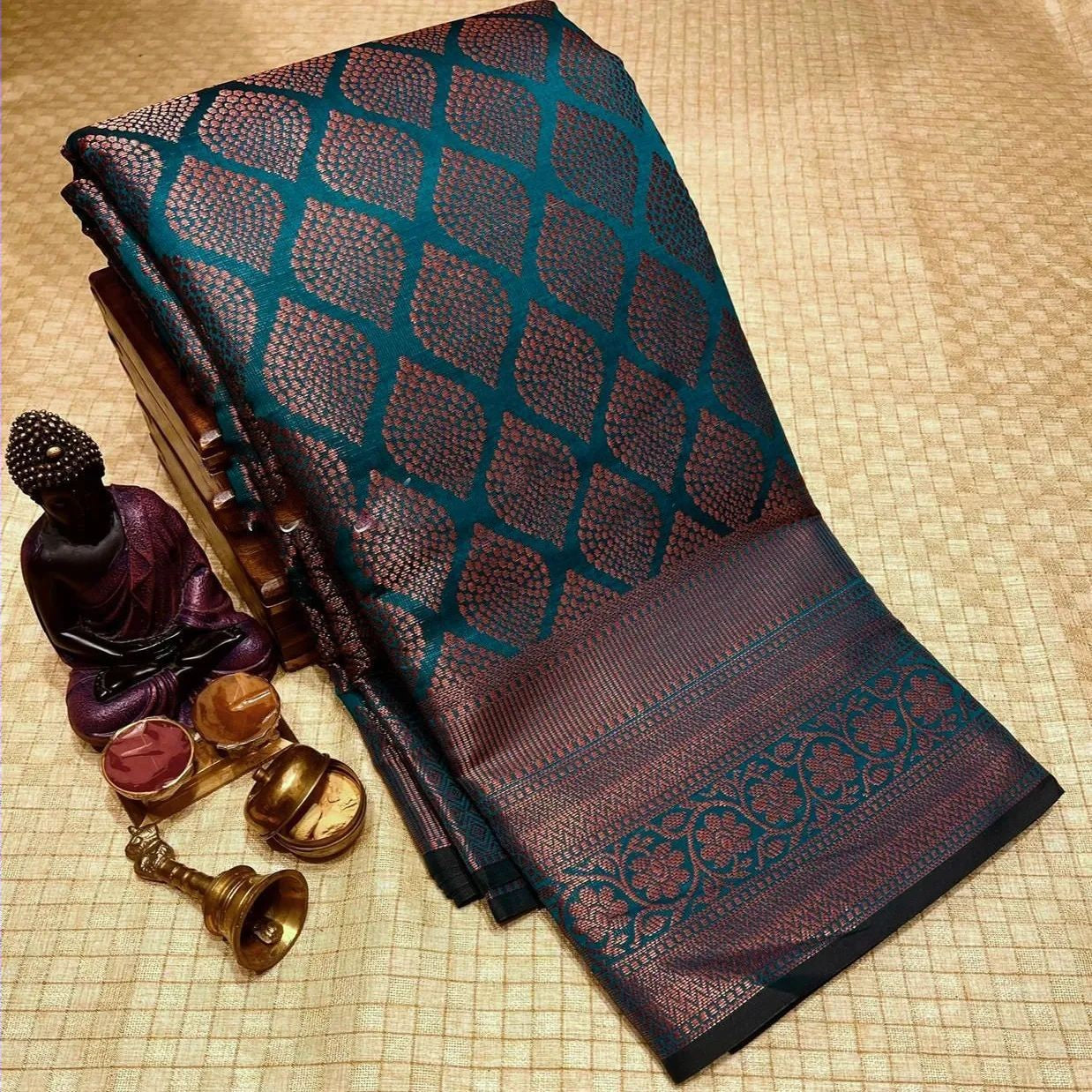 Seraglio Rama Soft Silk Saree With Confounding Blouse Piece
