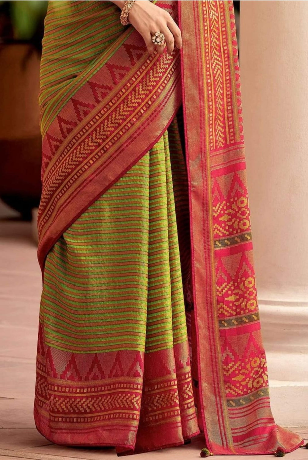 Lissome Mehndi Soft Silk Saree With Classic Blouse Piece