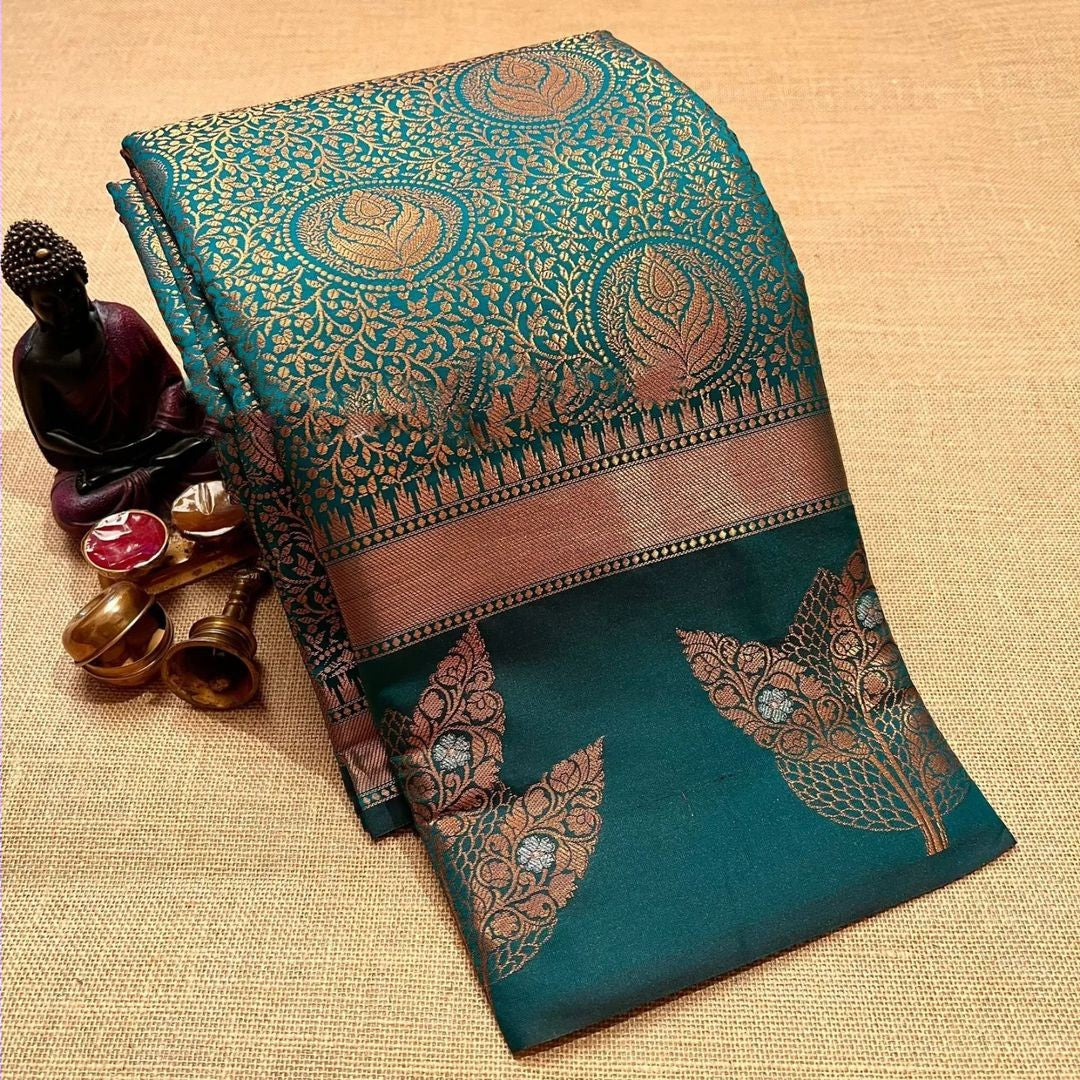 Sophisticated Rama Soft Silk Saree With Murmurous Blouse Piece