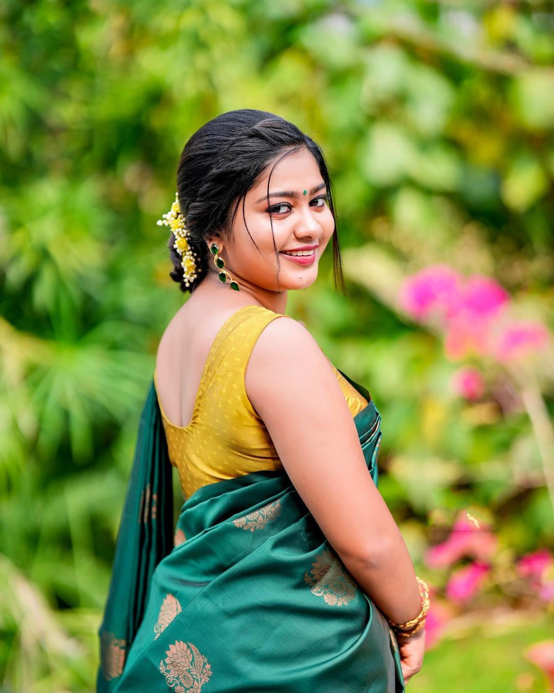 Flameboyant Rama Soft Silk Saree With Jazzy Blouse Piece