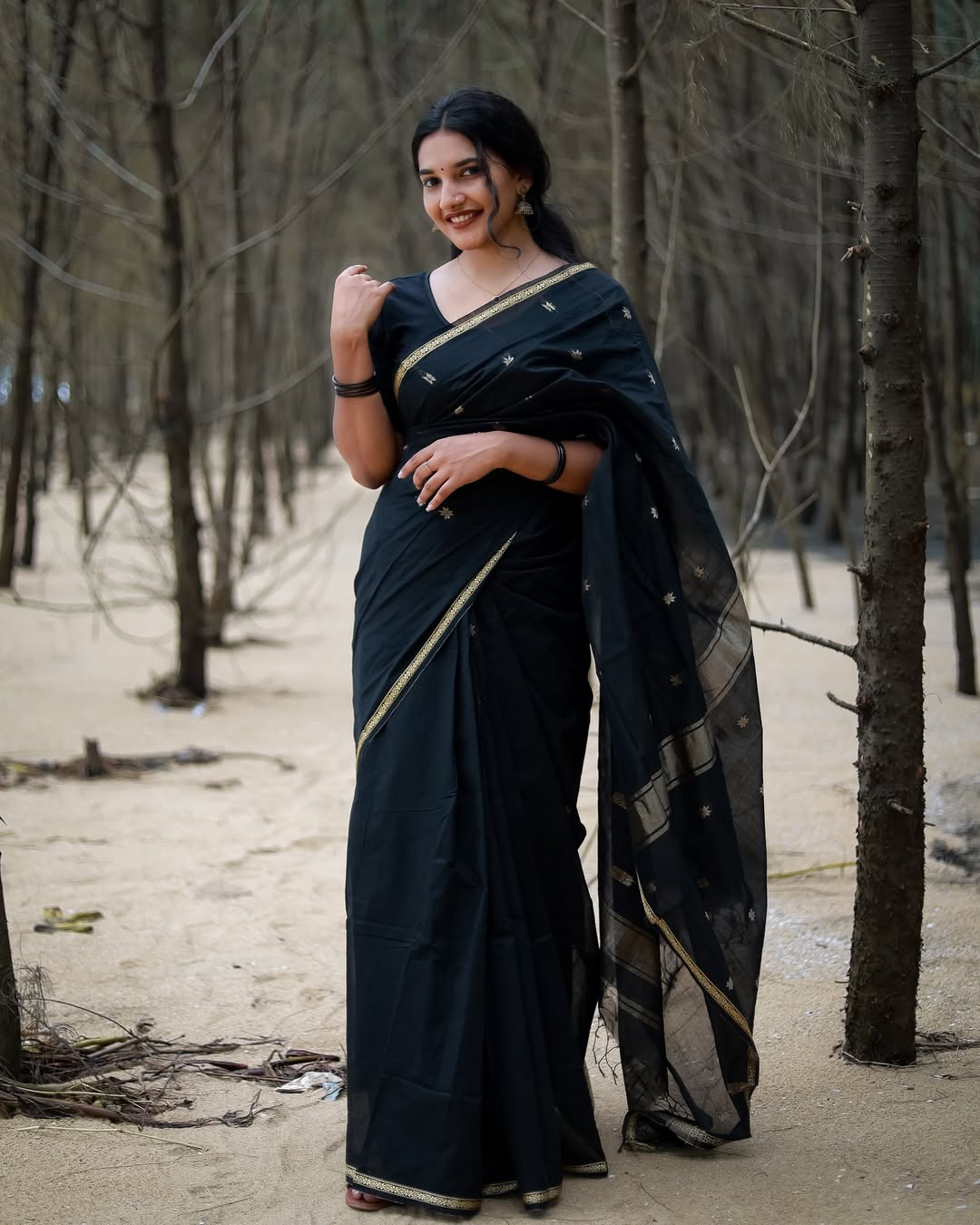Eloquence Black Cotton Silk Saree With Improbable Blouse Piece