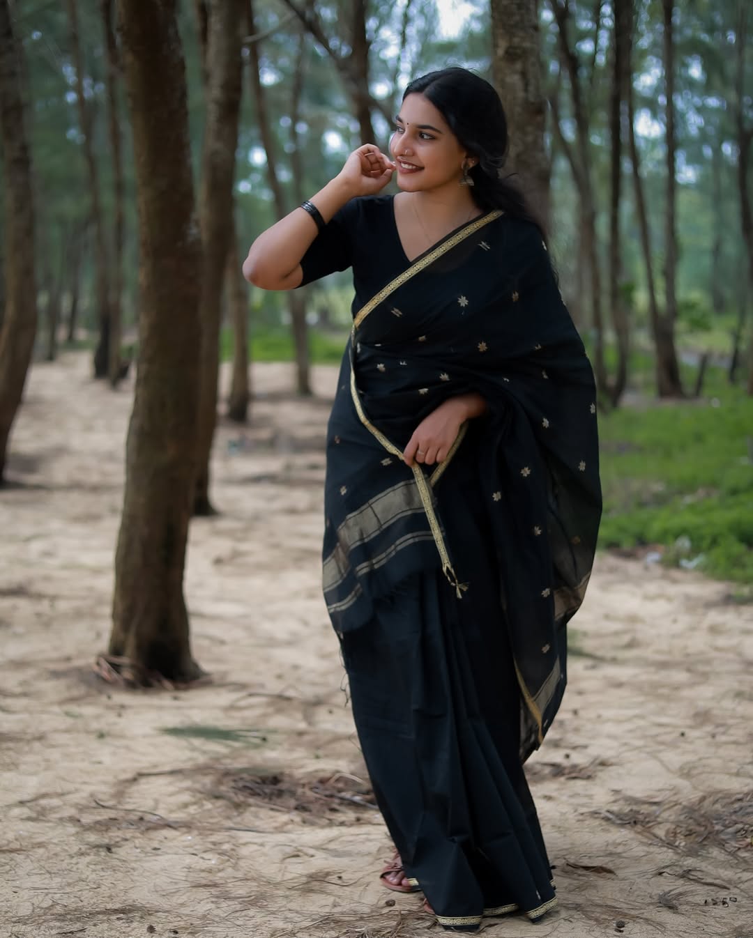 Eloquence Black Cotton Silk Saree With Improbable Blouse Piece
