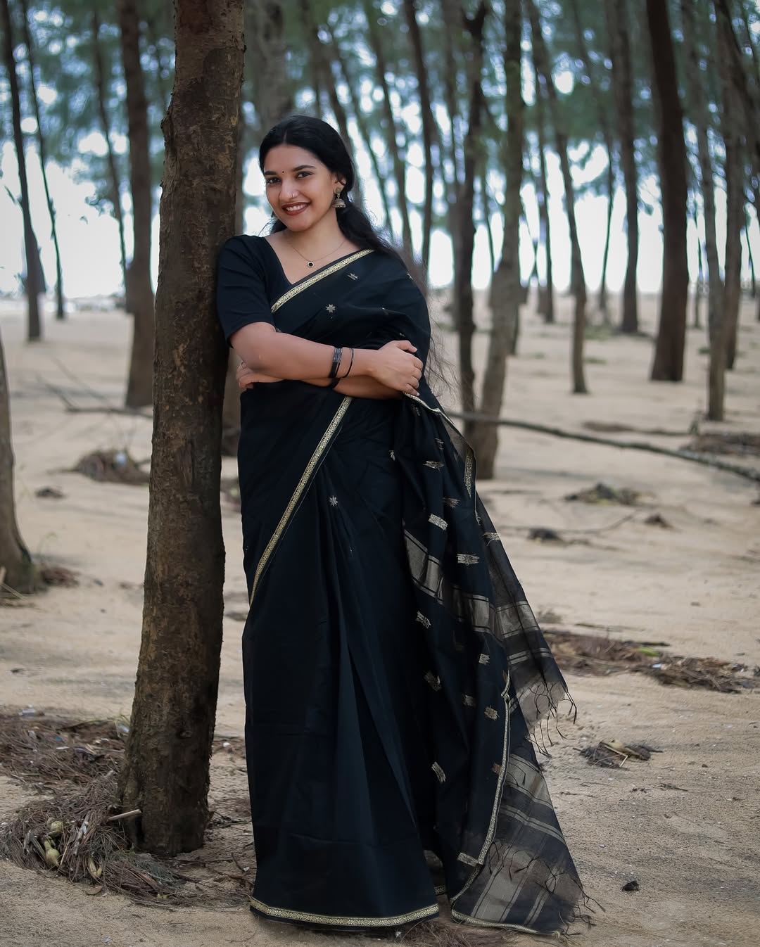 Eloquence Black Cotton Silk Saree With Improbable Blouse Piece