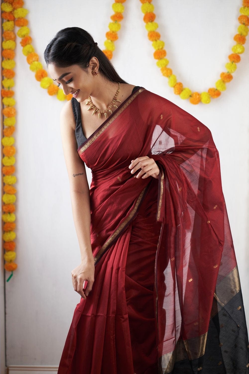 Engaging Red Cotton Silk Saree With Redolent Blouse Piece