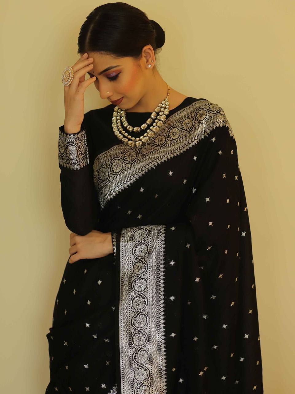 Fugacious Black Cotton Silk Saree With Sizzling Blouse Piece