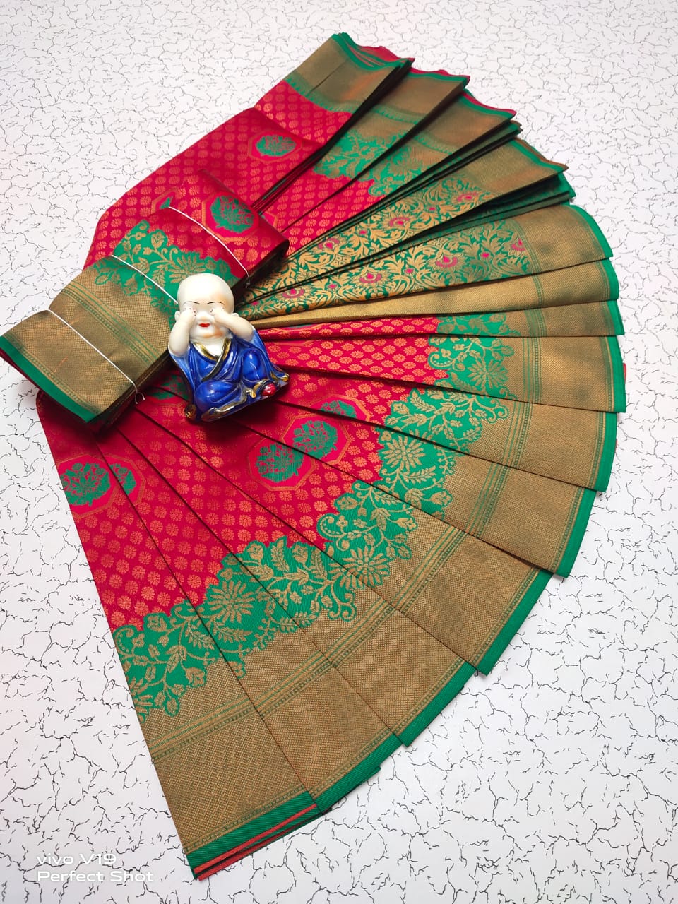 Confounding Red Soft Banarasi Silk Saree With Staring Blouse Piece