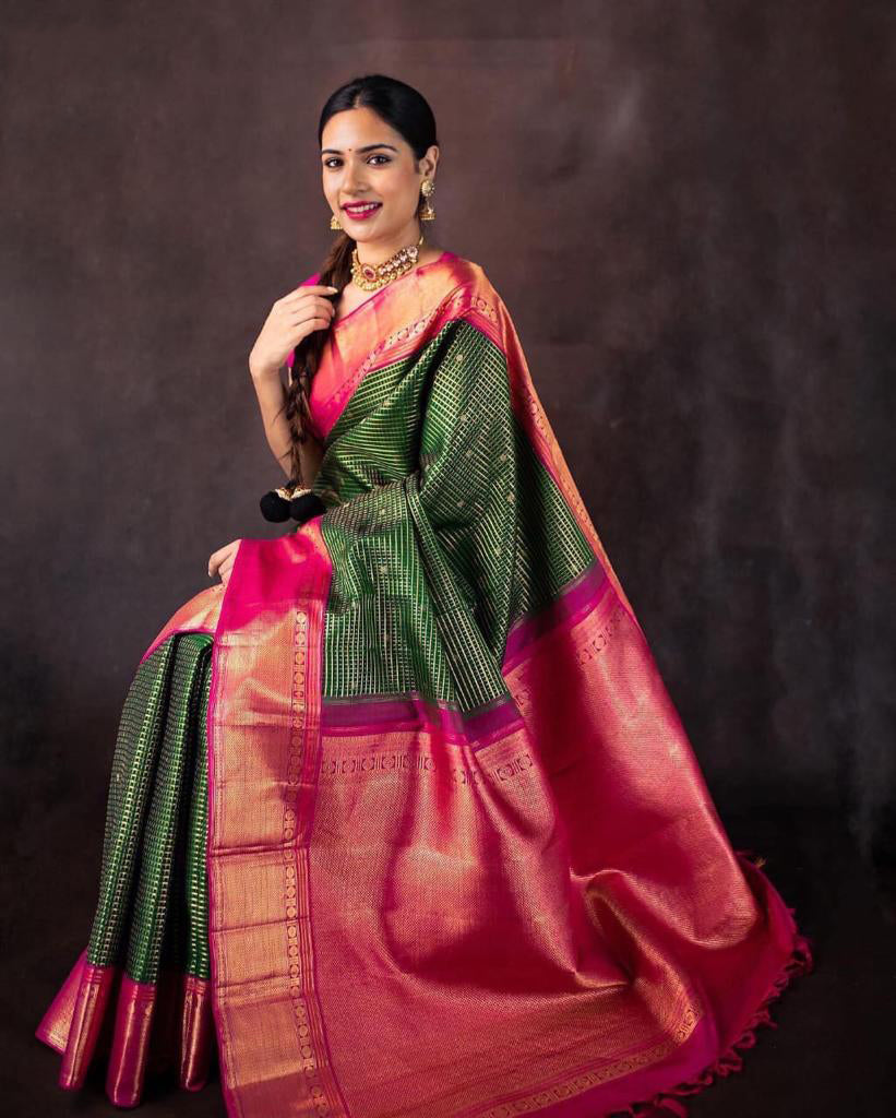 Capricious Green Soft Silk Saree With Staring Blouse Piece