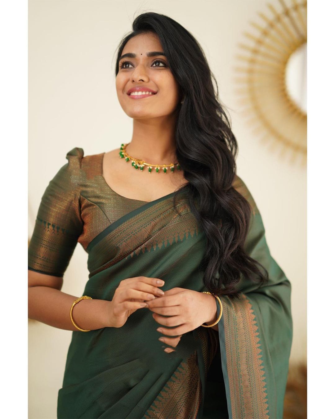 Unequalled Green Soft Silk Saree With Fragrant Blouse Piece