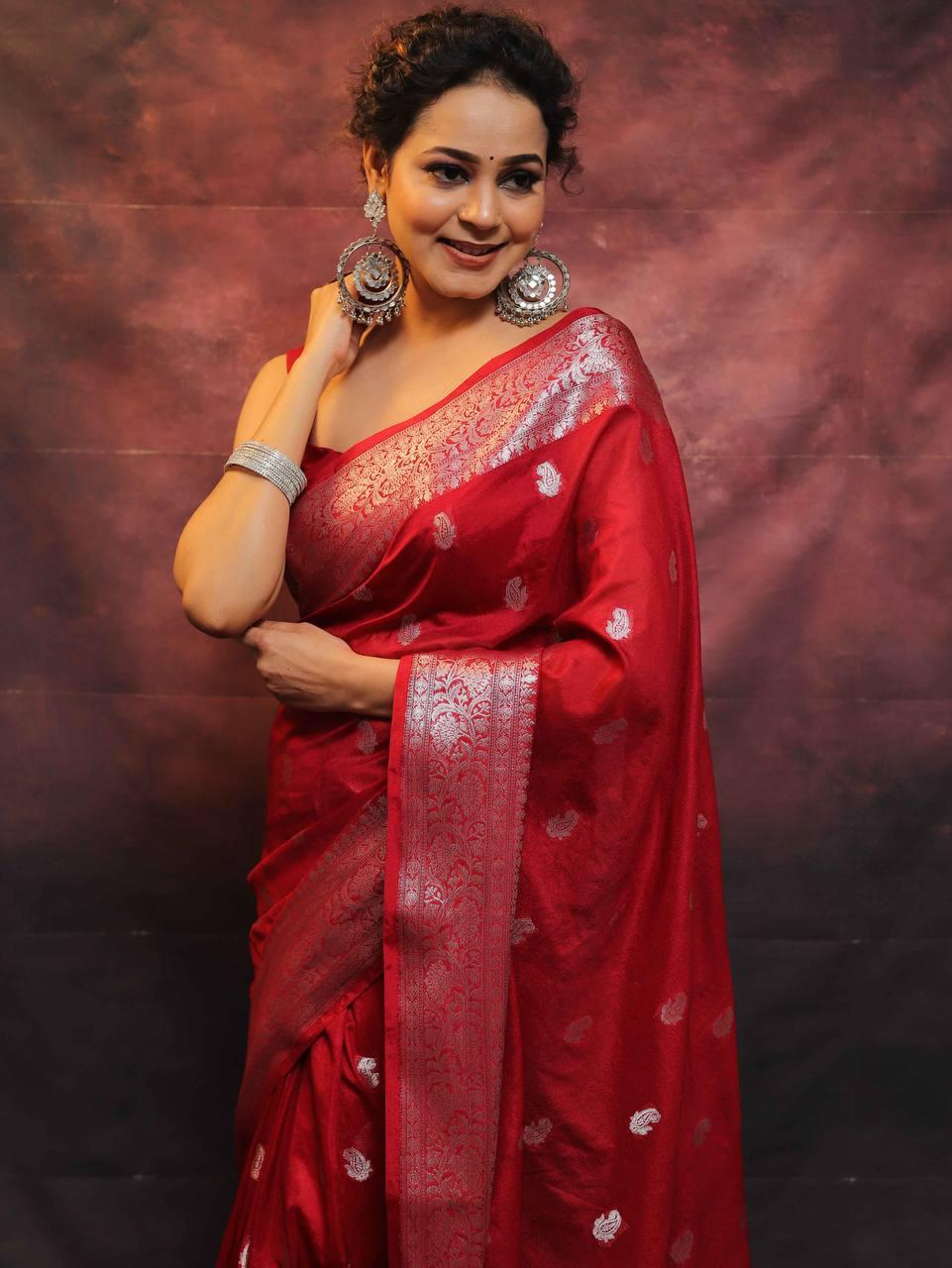 Appealing Red Soft Silk Saree With Blooming Blouse Piece