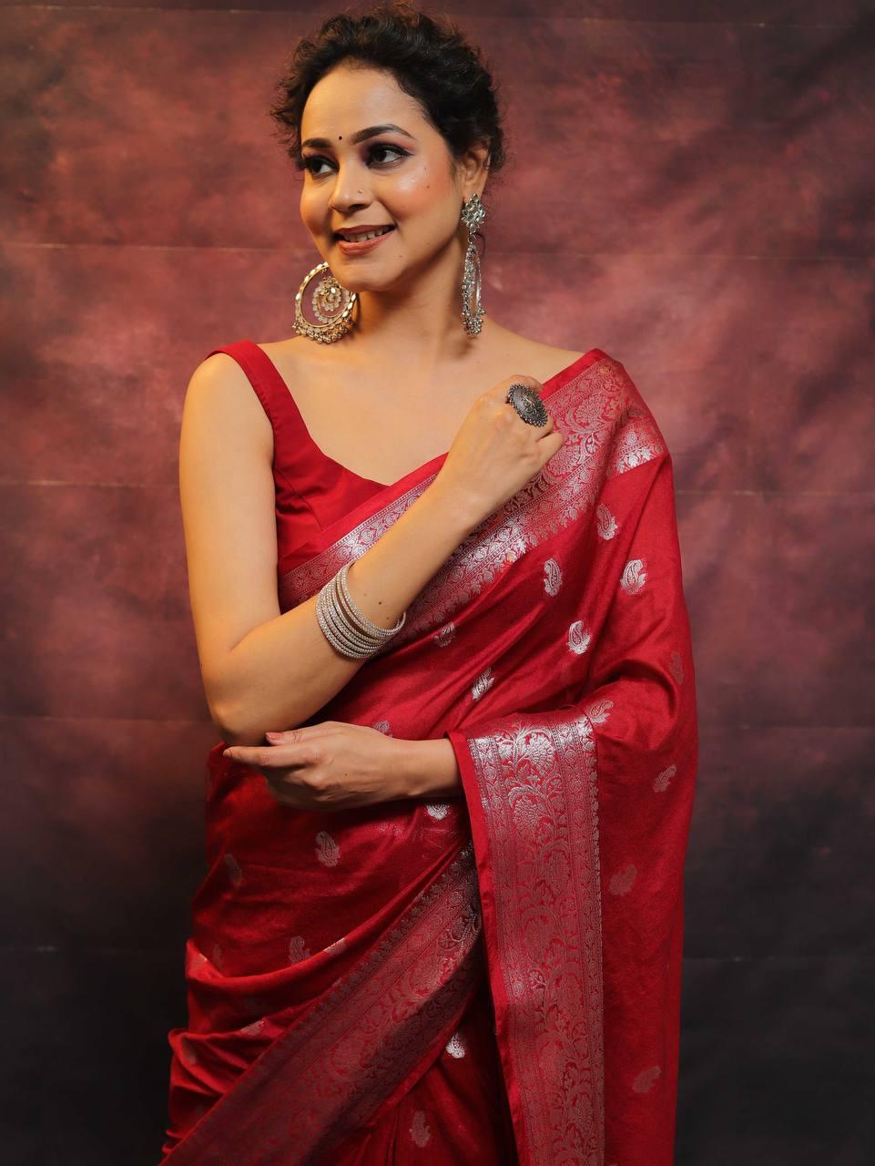 Appealing Red Soft Silk Saree With Blooming Blouse Piece