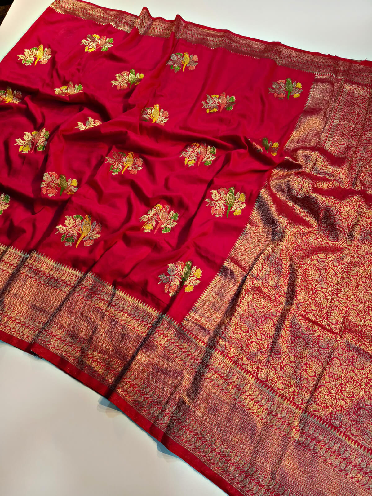 Incredible Dark Pink Banarasi Dola Silk Saree With Aplomb Blouse Piece