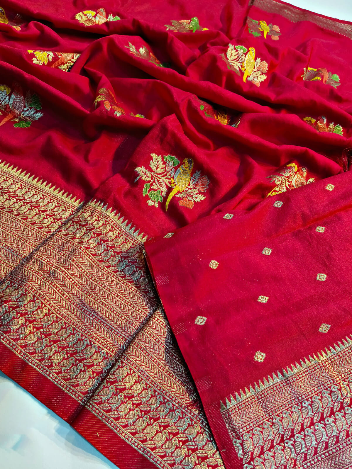 Incredible Dark Pink Banarasi Dola Silk Saree With Aplomb Blouse Piece