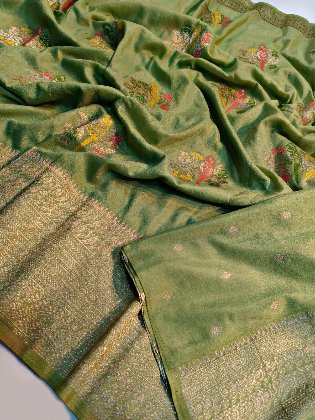 Sempiternal Pista Banarasi Dola Silk Saree With Girlish Blouse Piece