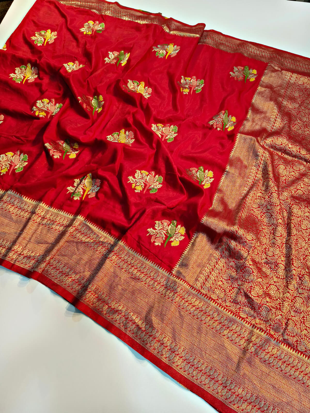 Ethnic Red Banarasi Dola Silk Saree With Deserving Blouse Piece