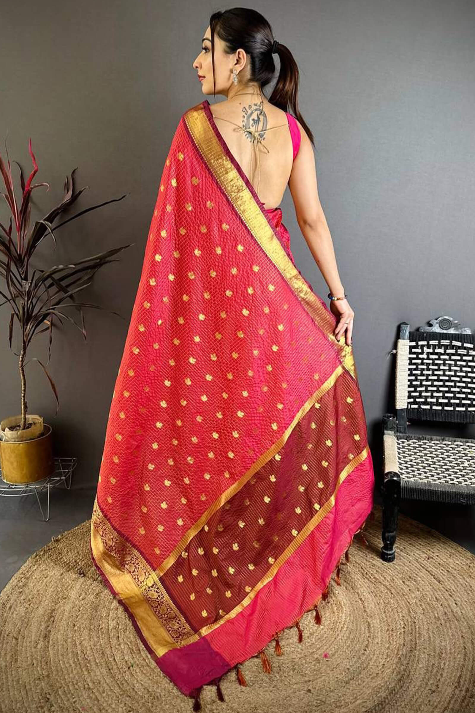 Inimitable Dark Pink Banarasi Tissue Silk Saree With Sonorous Blouse Piece