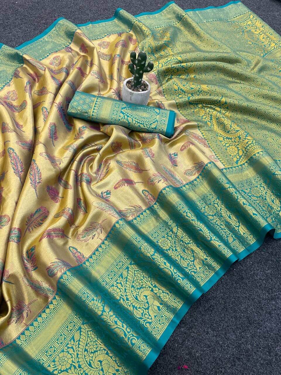 Gossamer Golden Kanjivaram Silk Saree With Lustrous Blouse Piece