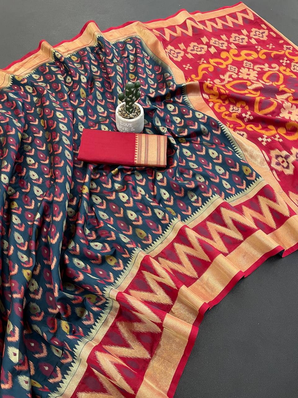 Prominent Grey Banarasi Ikkat Silk Saree With Beguiling Blouse Piece