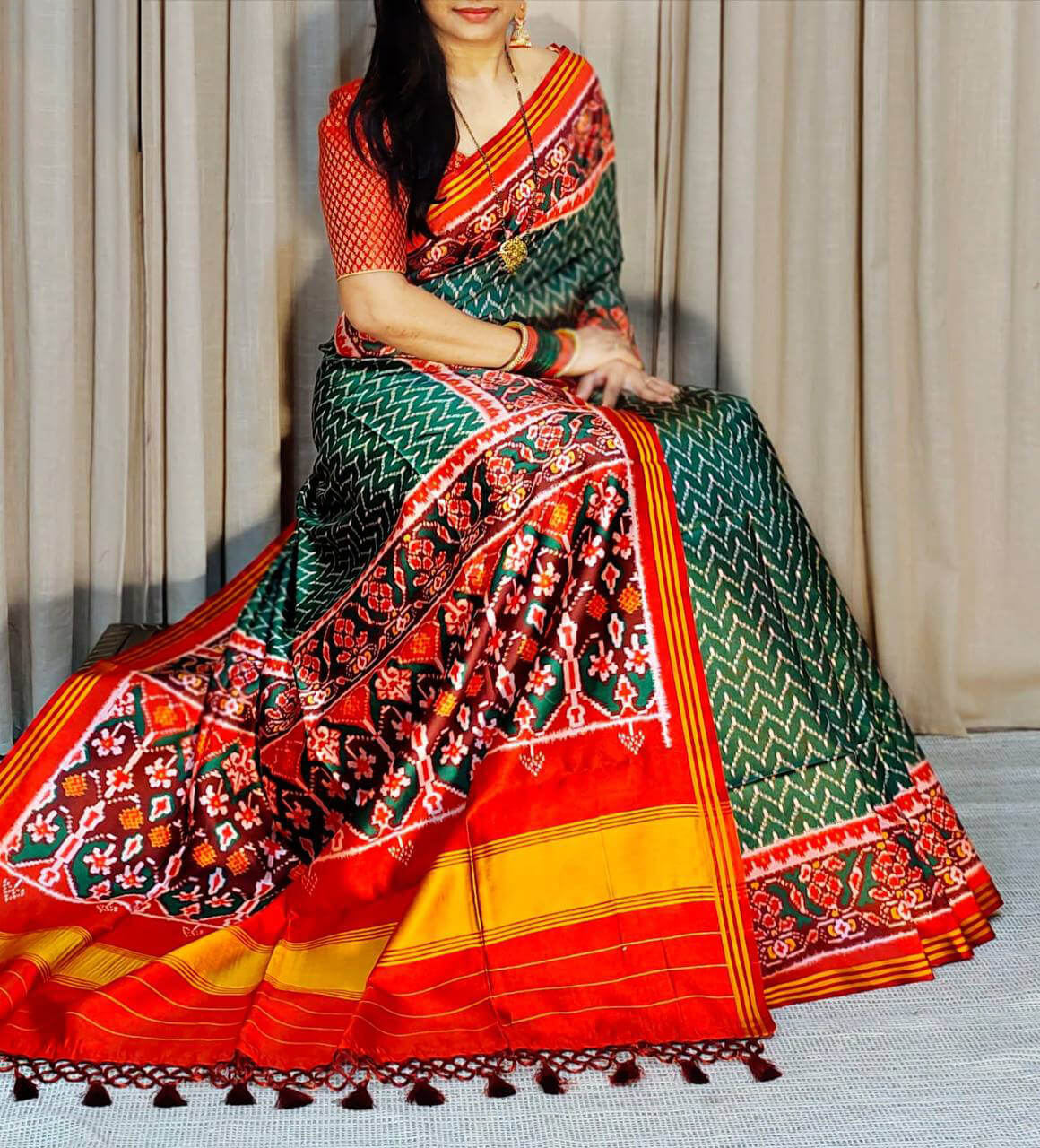 Ideal Dark Green Patola Lagdi Patta Saree With Desuetude Blouse Piece