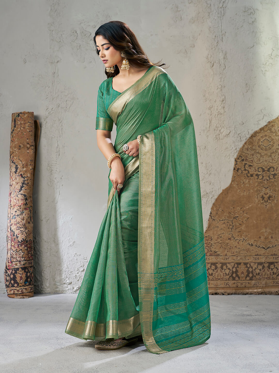 Artistic Green Zari Weaving Linen Silk Saree With Dazzling Blouse Piece