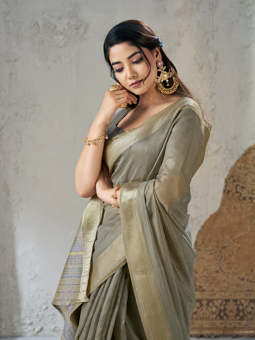Resplendent Grey Zari Weaving Linen Silk Saree With Splendiferous Blouse Piece