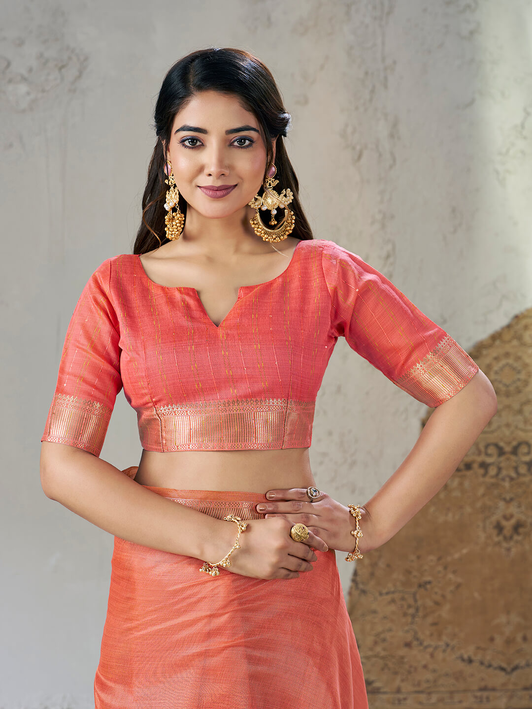 Susurrous Peach Zari Weaving Linen Silk Saree With Enticing Blouse Piece