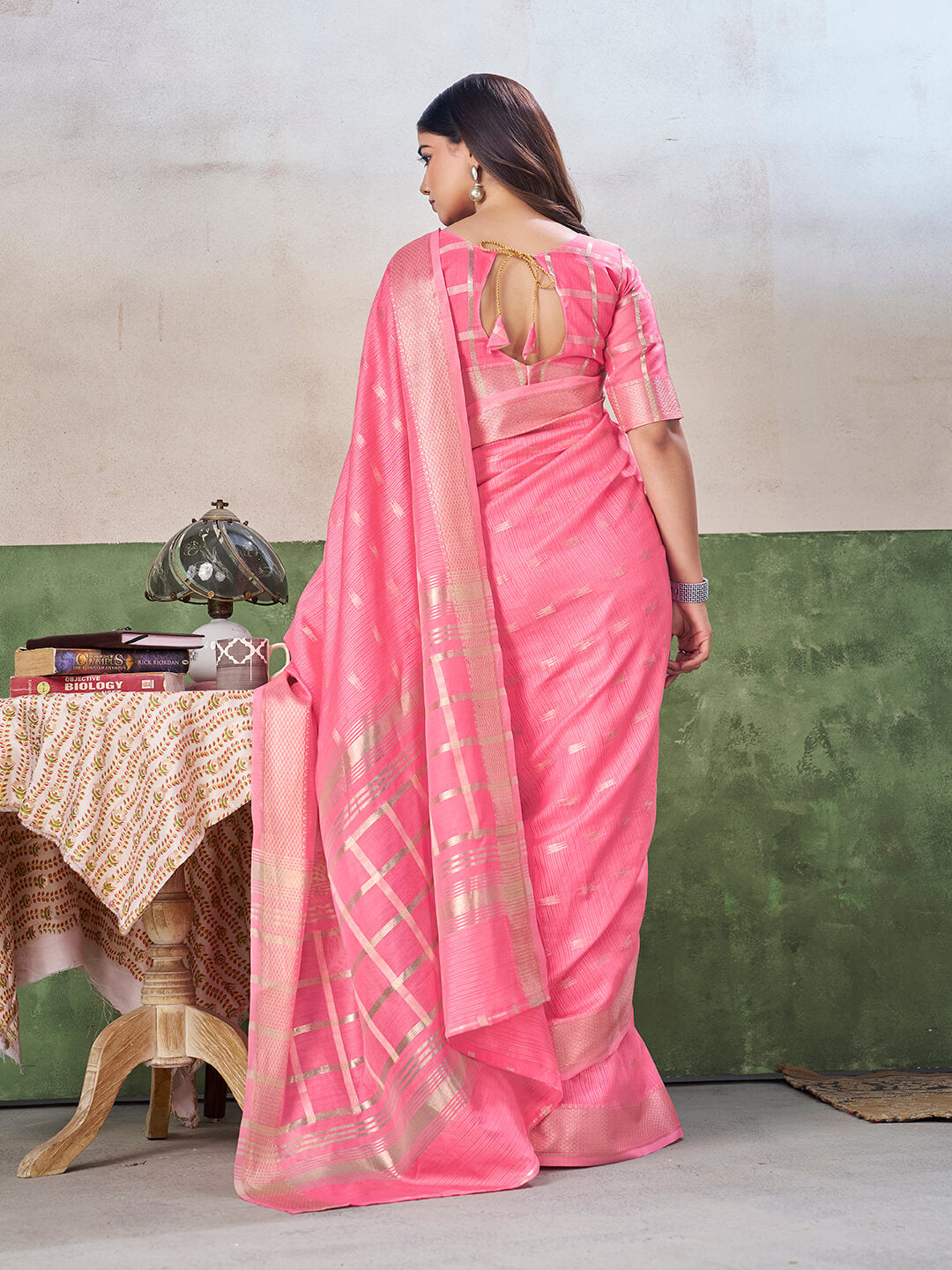 Proficient Pink Zari Weaving Linen Silk Saree With Exuberant Blouse Piece