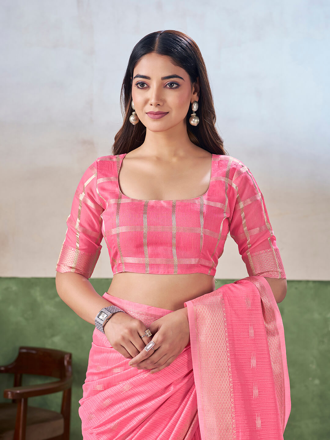 Proficient Pink Zari Weaving Linen Silk Saree With Exuberant Blouse Piece