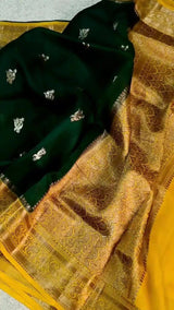 Energetic Dark Green Soft Silk Saree With Hypnotic Blouse Piece