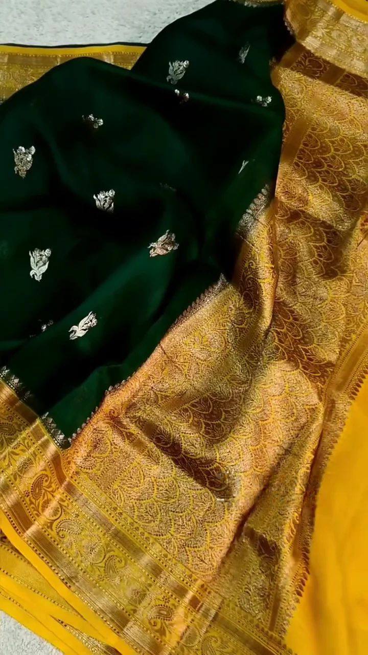 Energetic Dark Green Soft Silk Saree With Hypnotic Blouse Piece