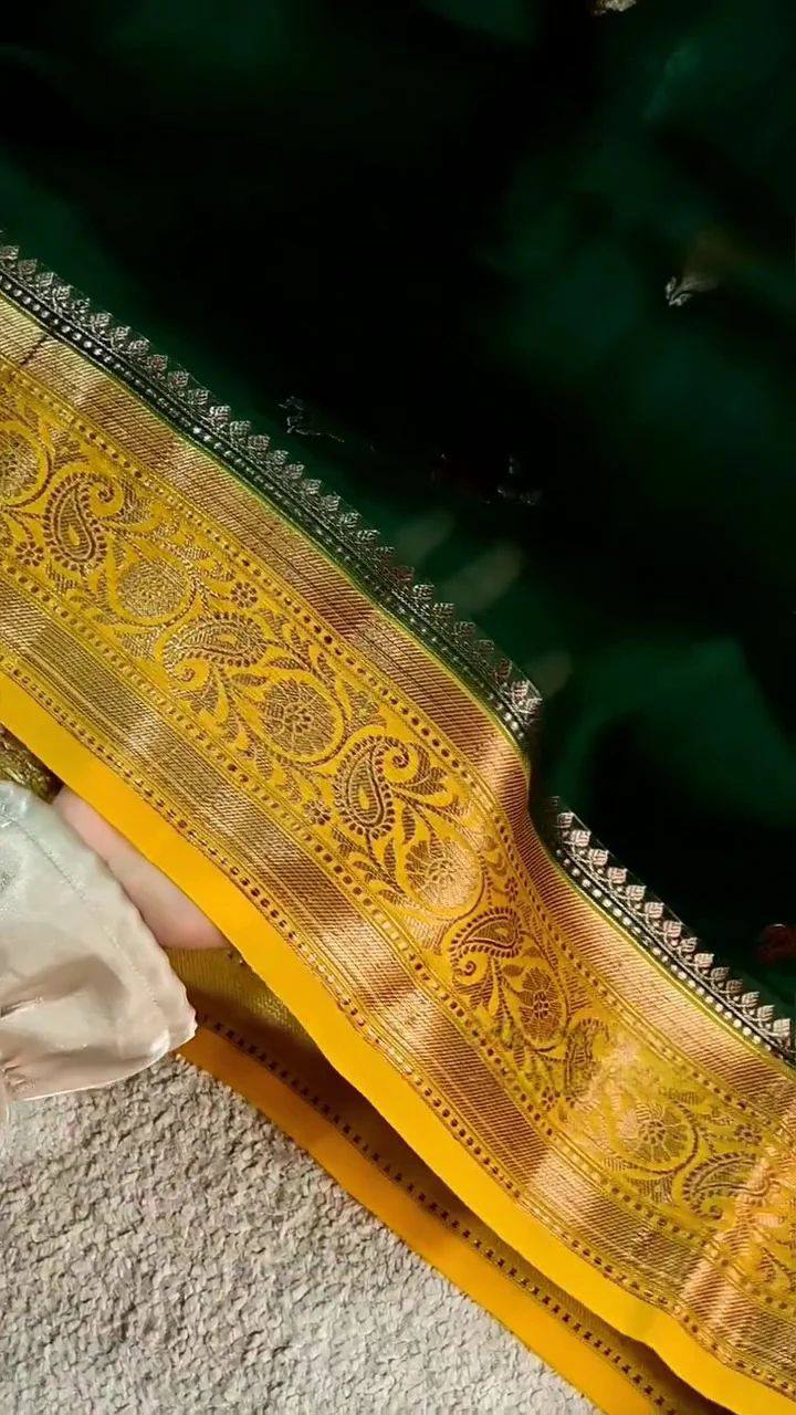 Energetic Dark Green Soft Silk Saree With Hypnotic Blouse Piece