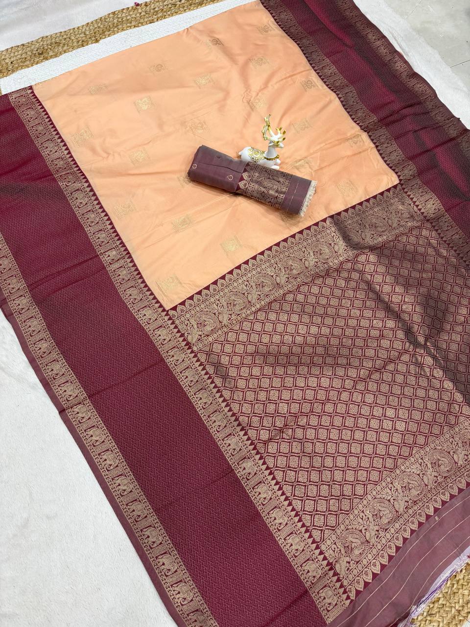 Conflate Peach Pure Zari Weaving Banarasi Silk Saree With Jubilant Blouse Piece