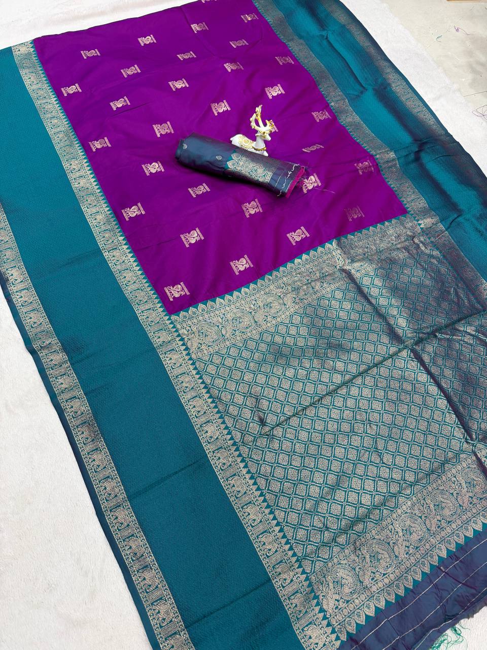 Scrumptious Purple Pure Zari Weaving Banarasi Silk Saree With Glowing Blouse Piece