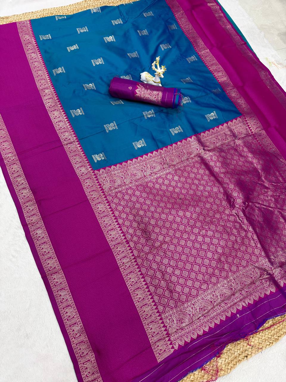 Assemblage Rama Pure Zari Weaving Banarasi Silk Saree With Seraphic Blouse Piece