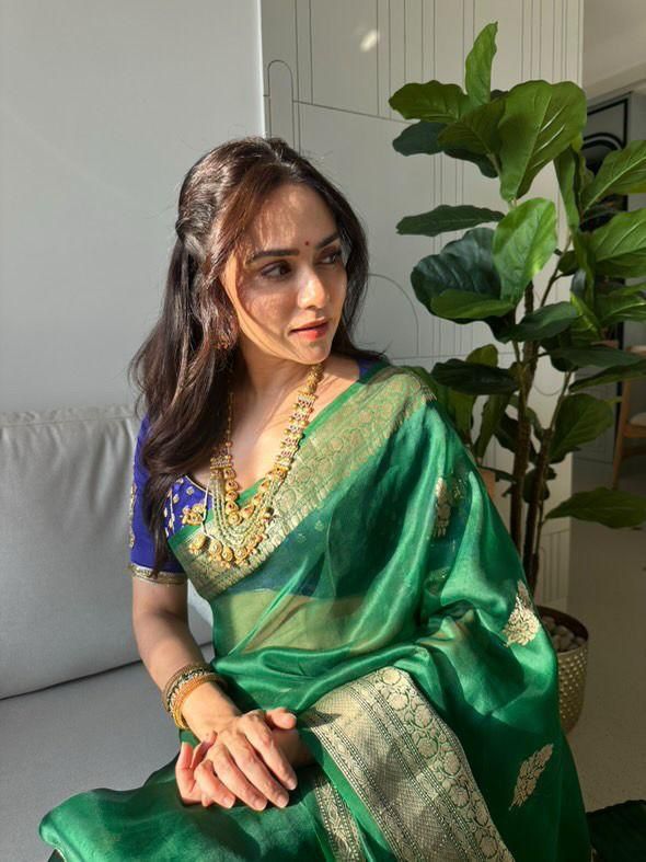Desirable Green Soft Silk Saree With Panache Blouse Piece