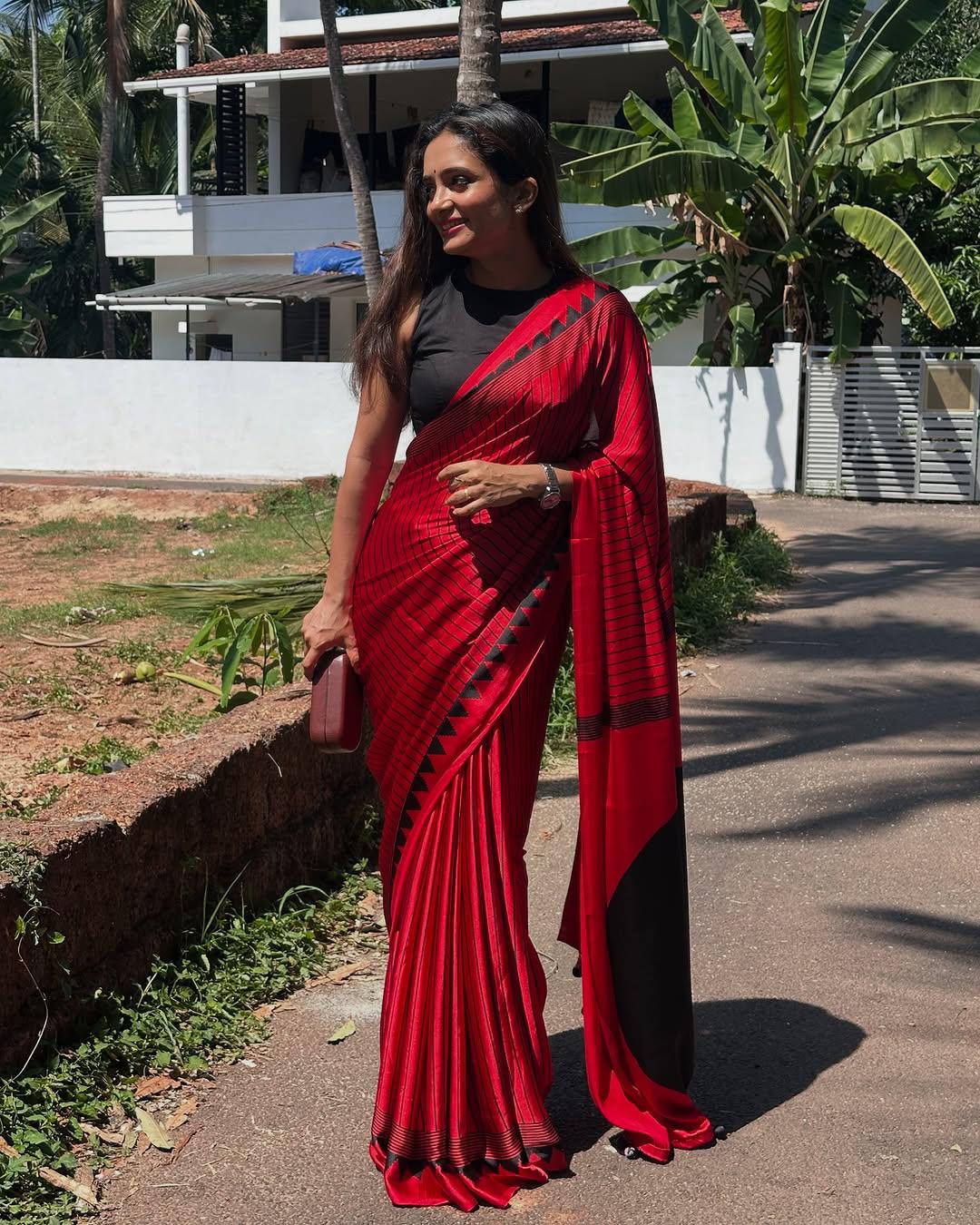 Energetic Red Digital Printed Crape Silk Saree With Adorning Blouse Piece