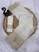 Beautiful Off White Soft Banarasi Silk Saree With Snazzy Blouse Piece